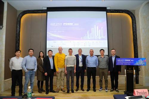https://wnlo.hust.edu.cn/__local/9/D9/72/ED61E64CD10D35B744FC33544F0_4D00CECA_1475E.jpg